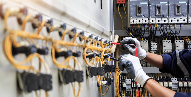Professional Electrician technician working in Canton, IL